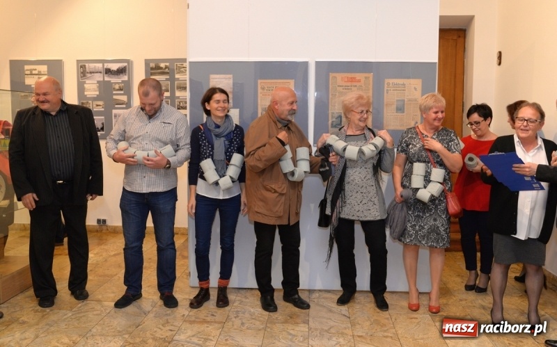 Zdjęcie w galerii na portalu naszraciborz.pl: PRZYSTANEK PRL - w raciborskim Muzeum otwarto nową wystawę czasową wiadomości z regionu