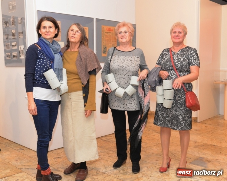 Zdjęcie w galerii na portalu naszraciborz.pl: PRZYSTANEK PRL - w raciborskim Muzeum otwarto nową wystawę czasową wiadomości z regionu