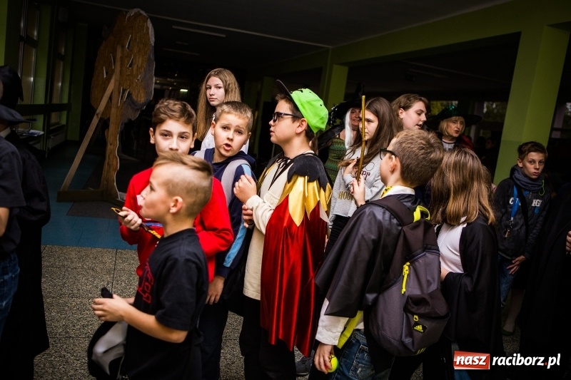 Zdjęcie w galerii na portalu naszraciborz.pl: Gryffindor czy Slytherin, czyli magiczny wieczór z Harrym Potterem w SP 15 wiadomości z regionu