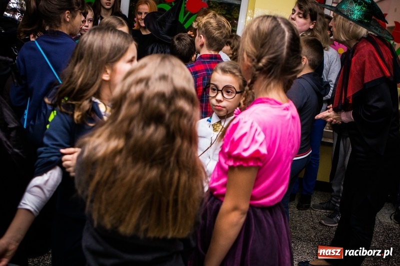 Zdjęcie w galerii na portalu naszraciborz.pl: Gryffindor czy Slytherin, czyli magiczny wieczór z Harrym Potterem w SP 15 wiadomości z regionu