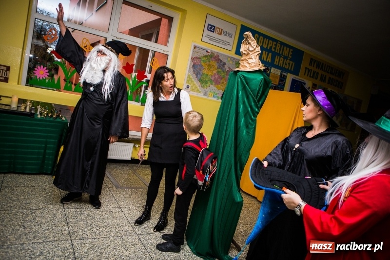 Zdjęcie w galerii na portalu naszraciborz.pl: Gryffindor czy Slytherin, czyli magiczny wieczór z Harrym Potterem w SP 15 wiadomości z regionu