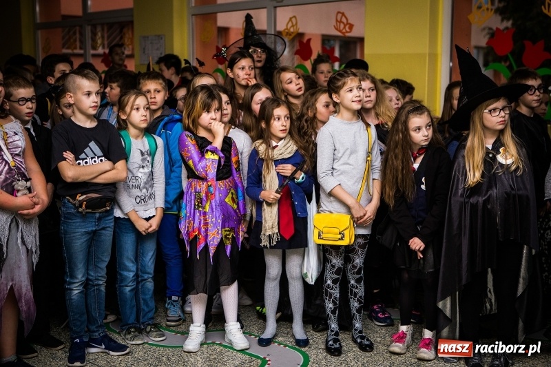 Zdjęcie w galerii na portalu naszraciborz.pl: Gryffindor czy Slytherin, czyli magiczny wieczór z Harrym Potterem w SP 15 wiadomości z regionu