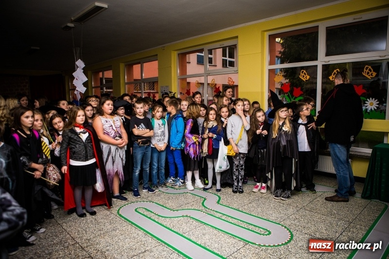 Zdjęcie w galerii na portalu naszraciborz.pl: Gryffindor czy Slytherin, czyli magiczny wieczór z Harrym Potterem w SP 15 wiadomości z regionu