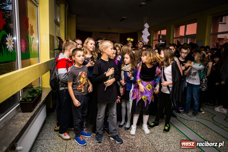 Zdjęcie w galerii na portalu naszraciborz.pl: Gryffindor czy Slytherin, czyli magiczny wieczór z Harrym Potterem w SP 15 wiadomości z regionu