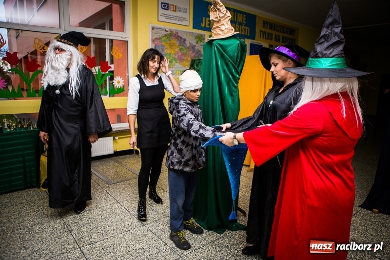 Zdjęcie w galerii na portalu naszraciborz.pl: Gryffindor czy Slytherin, czyli magiczny wieczór z Harrym Potterem w SP 15 wiadomości z regionu