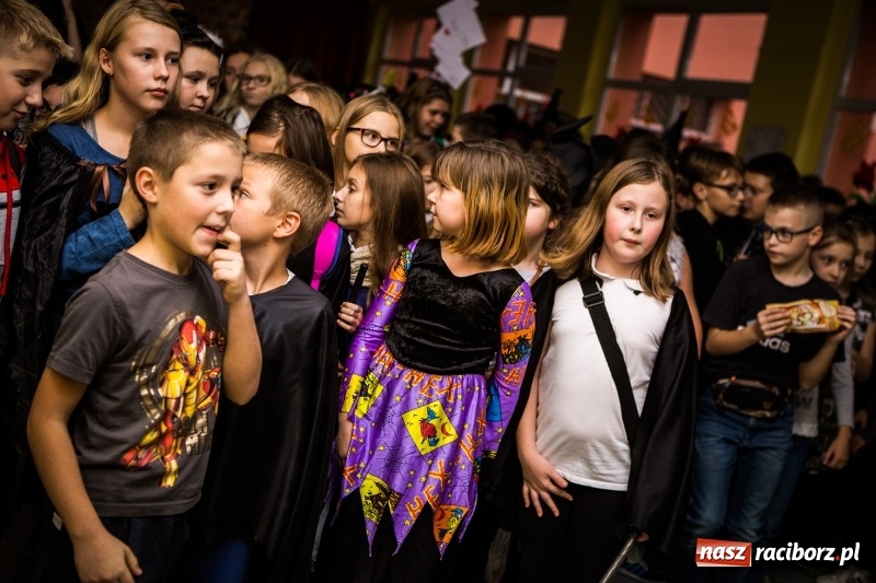 Zdjęcie w galerii na portalu naszraciborz.pl: Gryffindor czy Slytherin, czyli magiczny wieczór z Harrym Potterem w SP 15 wiadomości z regionu