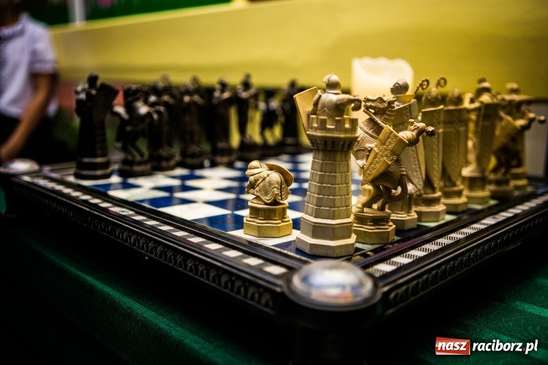 Zdjęcie w galerii na portalu naszraciborz.pl: Gryffindor czy Slytherin, czyli magiczny wieczór z Harrym Potterem w SP 15 wiadomości z regionu