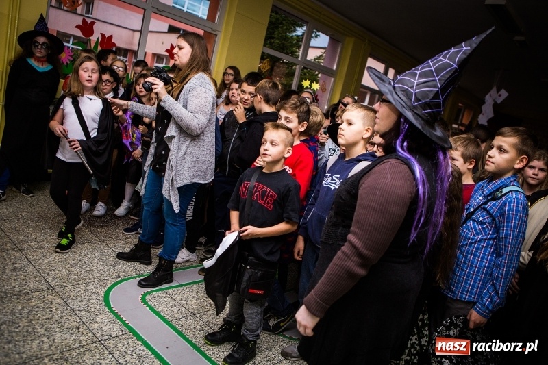 Zdjęcie w galerii na portalu naszraciborz.pl: Gryffindor czy Slytherin, czyli magiczny wieczór z Harrym Potterem w SP 15 wiadomości z regionu