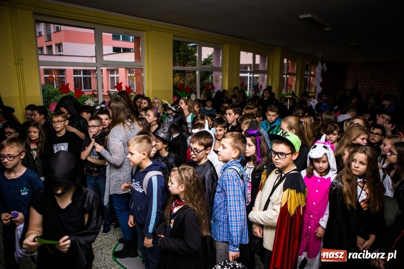 Zdjęcie w galerii na portalu naszraciborz.pl: Gryffindor czy Slytherin, czyli magiczny wieczór z Harrym Potterem w SP 15 wiadomości z regionu
