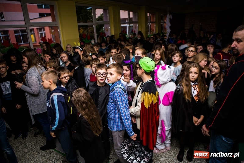 Zdjęcie w galerii na portalu naszraciborz.pl: Gryffindor czy Slytherin, czyli magiczny wieczór z Harrym Potterem w SP 15 wiadomości z regionu