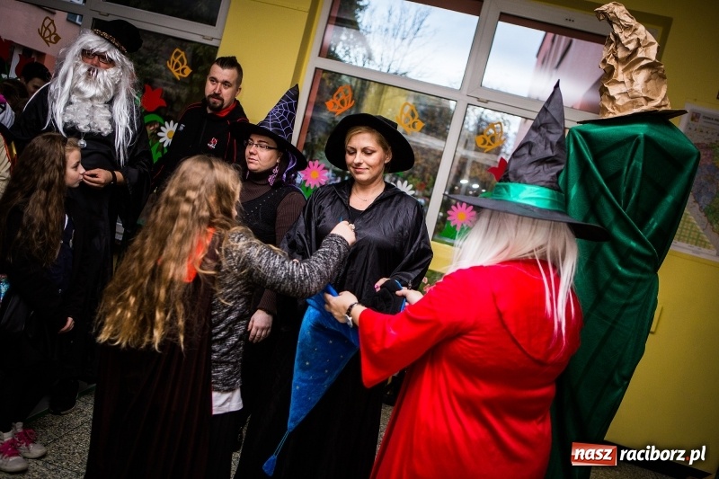 Zdjęcie w galerii na portalu naszraciborz.pl: Gryffindor czy Slytherin, czyli magiczny wieczór z Harrym Potterem w SP 15 wiadomości z regionu