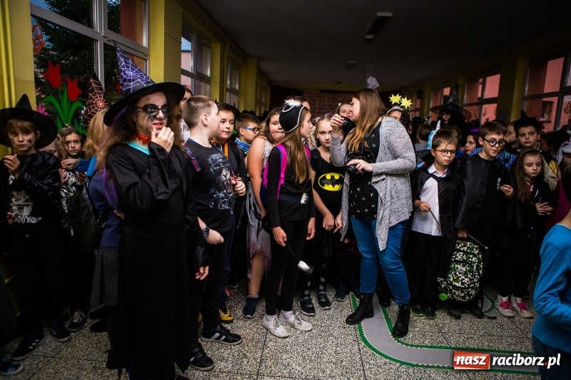 Zdjęcie w galerii na portalu naszraciborz.pl: Gryffindor czy Slytherin, czyli magiczny wieczór z Harrym Potterem w SP 15 wiadomości z regionu