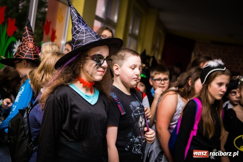 Zdjęcie w galerii na portalu naszraciborz.pl: Gryffindor czy Slytherin, czyli magiczny wieczór z Harrym Potterem w SP 15 wiadomości z regionu