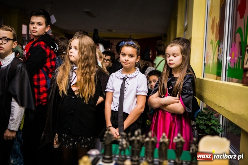 Zdjęcie w galerii na portalu naszraciborz.pl: Gryffindor czy Slytherin, czyli magiczny wieczór z Harrym Potterem w SP 15 wiadomości z regionu
