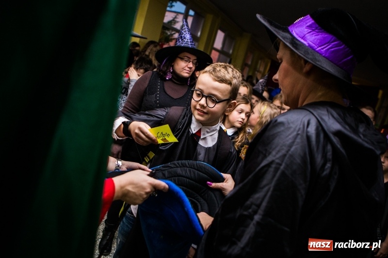 Zdjęcie w galerii na portalu naszraciborz.pl: Gryffindor czy Slytherin, czyli magiczny wieczór z Harrym Potterem w SP 15 wiadomości z regionu