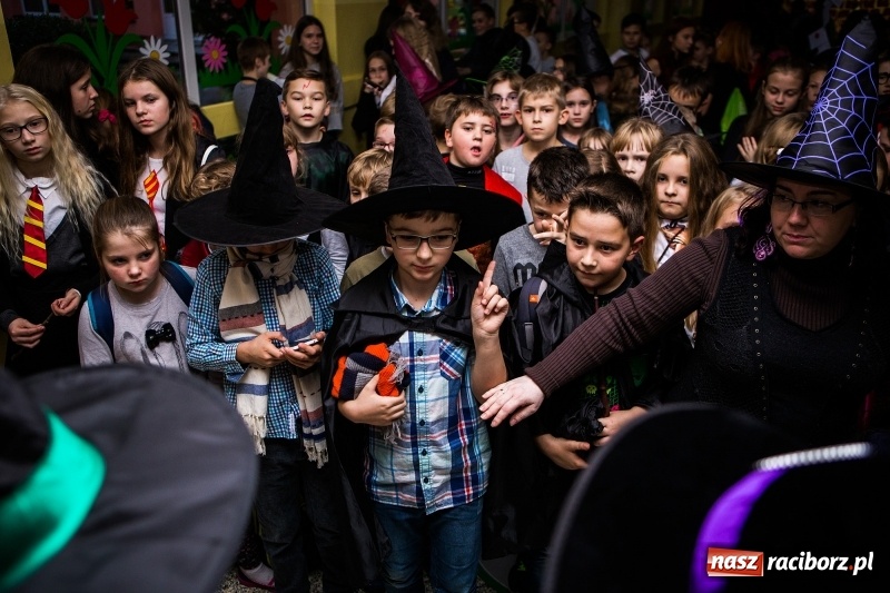 Zdjęcie w galerii na portalu naszraciborz.pl: Gryffindor czy Slytherin, czyli magiczny wieczór z Harrym Potterem w SP 15 wiadomości z regionu