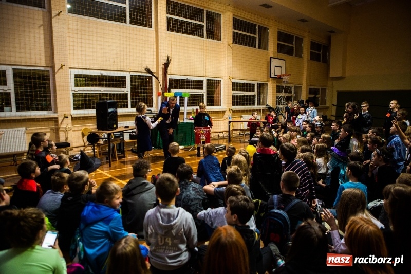 Zdjęcie w galerii na portalu naszraciborz.pl: Gryffindor czy Slytherin, czyli magiczny wieczór z Harrym Potterem w SP 15 wiadomości z regionu
