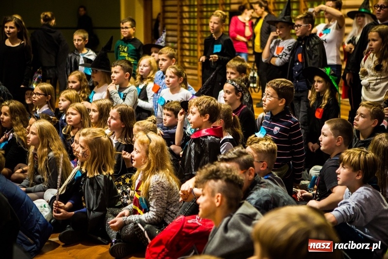 Zdjęcie w galerii na portalu naszraciborz.pl: Gryffindor czy Slytherin, czyli magiczny wieczór z Harrym Potterem w SP 15 wiadomości z regionu