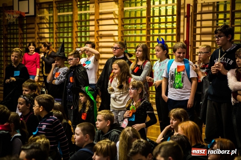 Zdjęcie w galerii na portalu naszraciborz.pl: Gryffindor czy Slytherin, czyli magiczny wieczór z Harrym Potterem w SP 15 wiadomości z regionu