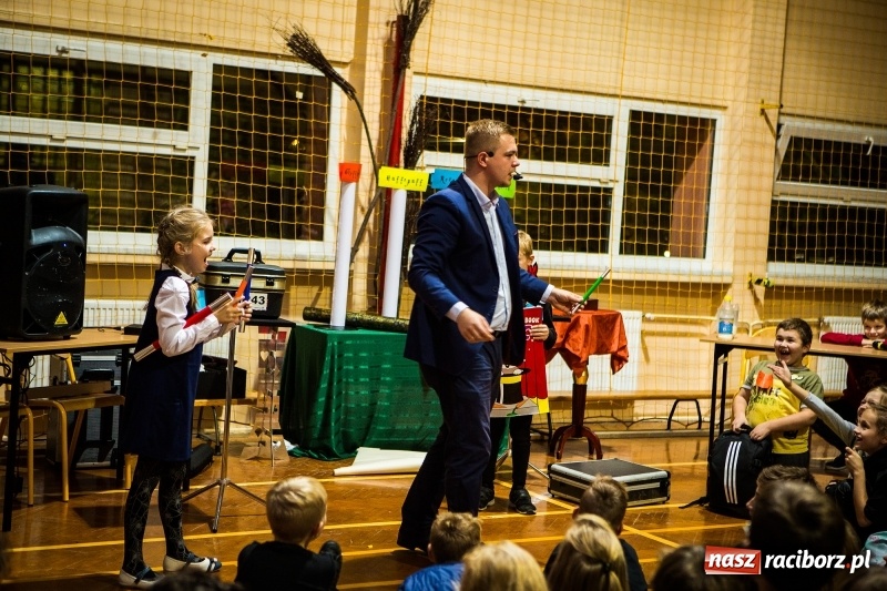 Zdjęcie w galerii na portalu naszraciborz.pl: Gryffindor czy Slytherin, czyli magiczny wieczór z Harrym Potterem w SP 15 wiadomości z regionu