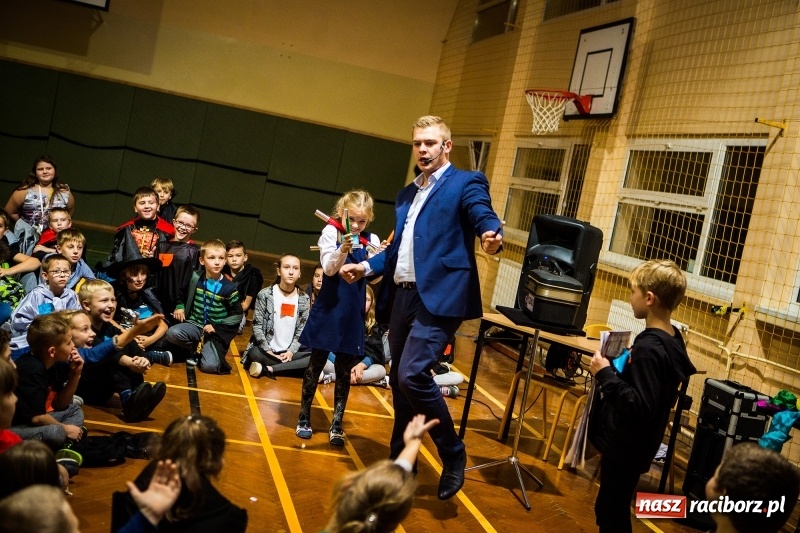 Zdjęcie w galerii na portalu naszraciborz.pl: Gryffindor czy Slytherin, czyli magiczny wieczór z Harrym Potterem w SP 15 wiadomości z regionu