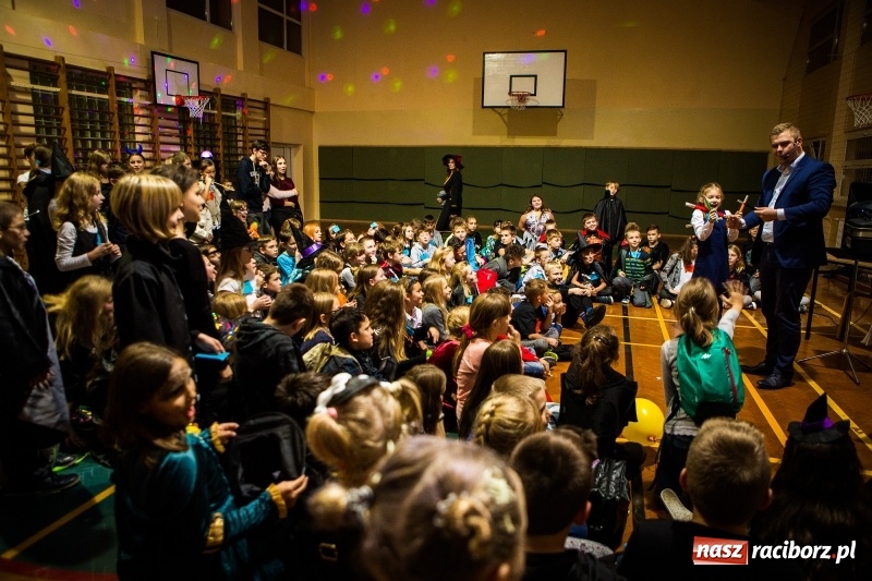 Zdjęcie w galerii na portalu naszraciborz.pl: Gryffindor czy Slytherin, czyli magiczny wieczór z Harrym Potterem w SP 15 wiadomości z regionu