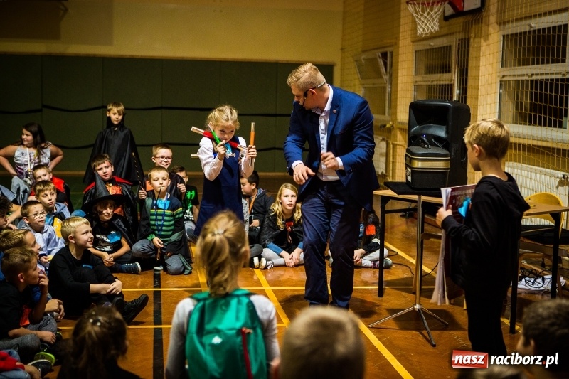 Zdjęcie w galerii na portalu naszraciborz.pl: Gryffindor czy Slytherin, czyli magiczny wieczór z Harrym Potterem w SP 15 wiadomości z regionu