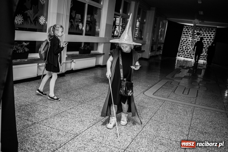 Zdjęcie w galerii na portalu naszraciborz.pl: Gryffindor czy Slytherin, czyli magiczny wieczór z Harrym Potterem w SP 15 wiadomości z regionu