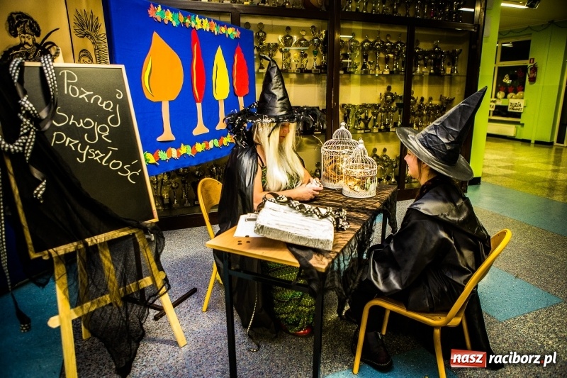 Zdjęcie w galerii na portalu naszraciborz.pl: Gryffindor czy Slytherin, czyli magiczny wieczór z Harrym Potterem w SP 15 wiadomości z regionu