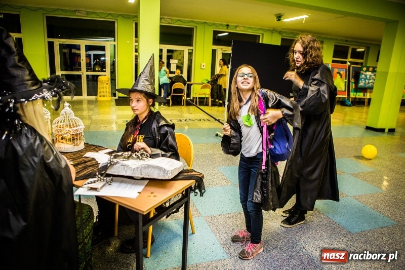 Zdjęcie w galerii na portalu naszraciborz.pl: Gryffindor czy Slytherin, czyli magiczny wieczór z Harrym Potterem w SP 15 wiadomości z regionu
