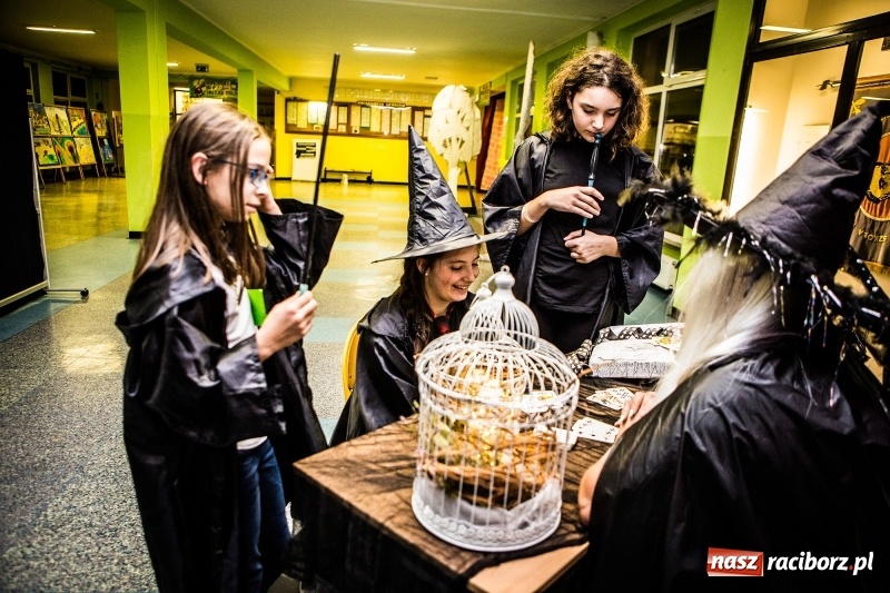 Zdjęcie w galerii na portalu naszraciborz.pl: Gryffindor czy Slytherin, czyli magiczny wieczór z Harrym Potterem w SP 15 wiadomości z regionu