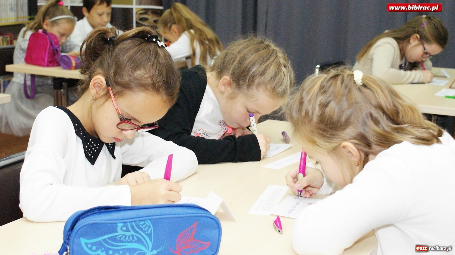 Zdjęcie w galerii na portalu naszraciborz.pl: Konkurs Pięknego Pisania w bibliotece  wiadomości z regionu