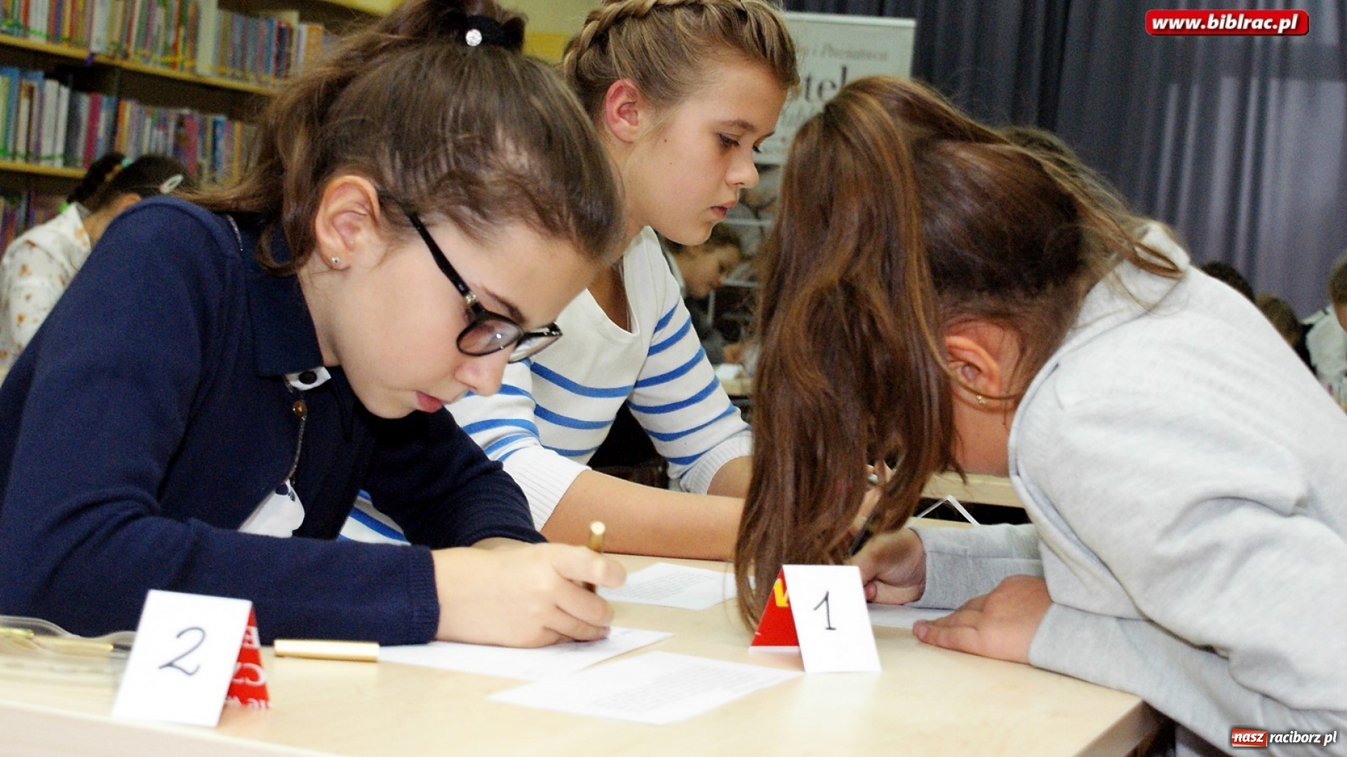 Zdjęcie w galerii na portalu naszraciborz.pl: Konkurs Pięknego Pisania w bibliotece  wiadomości z regionu