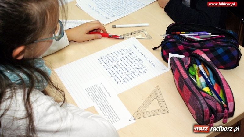 Zdjęcie w galerii na portalu naszraciborz.pl: Konkurs Pięknego Pisania w bibliotece  wiadomości z regionu