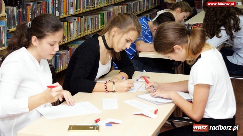 Zdjęcie w galerii na portalu naszraciborz.pl: Konkurs Pięknego Pisania w bibliotece  wiadomości z regionu