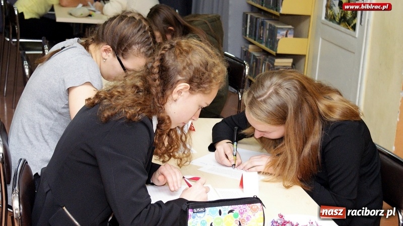 Zdjęcie w galerii na portalu naszraciborz.pl: Konkurs Pięknego Pisania w bibliotece  wiadomości z regionu