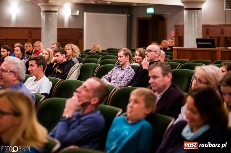 Zdjęcie w galerii na portalu naszraciborz.pl: Drugi dzień Raciborskiego Festiwalu Podróżniczego Wiatraki wiadomości z regionu