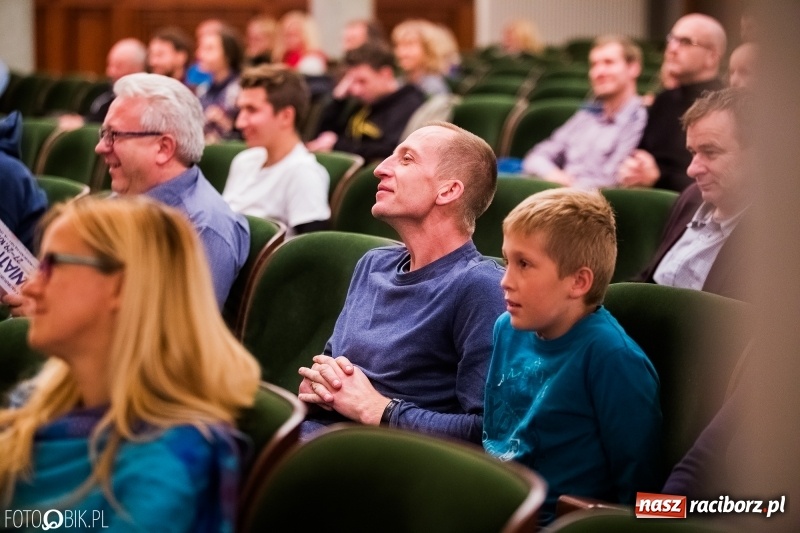 Zdjęcie w galerii na portalu naszraciborz.pl: Drugi dzień Raciborskiego Festiwalu Podróżniczego Wiatraki wiadomości z regionu