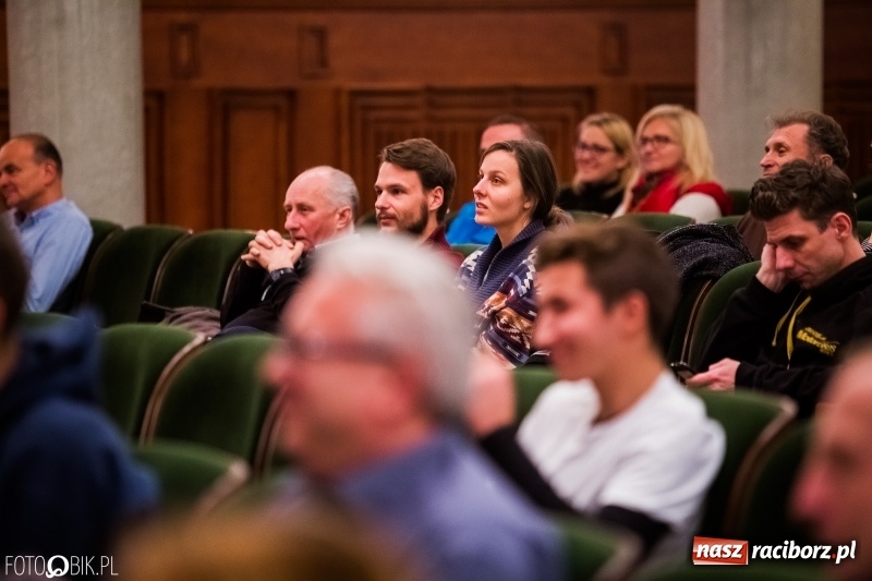 Zdjęcie w galerii na portalu naszraciborz.pl: Drugi dzień Raciborskiego Festiwalu Podróżniczego Wiatraki wiadomości z regionu