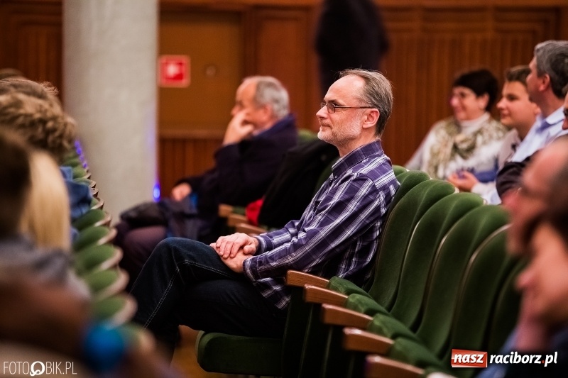 Zdjęcie w galerii na portalu naszraciborz.pl: Drugi dzień Raciborskiego Festiwalu Podróżniczego Wiatraki wiadomości z regionu