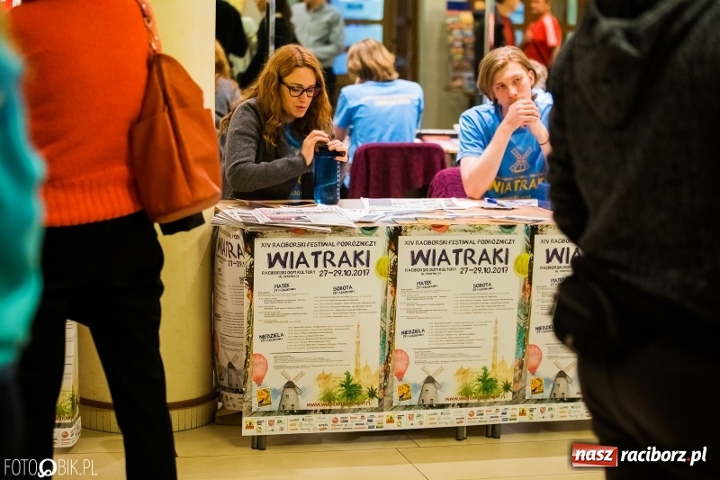Zdjęcie w galerii na portalu naszraciborz.pl: Drugi dzień Raciborskiego Festiwalu Podróżniczego Wiatraki wiadomości z regionu