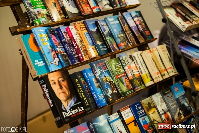 Zdjęcie w galerii na portalu naszraciborz.pl: Drugi dzień Raciborskiego Festiwalu Podróżniczego Wiatraki wiadomości z regionu