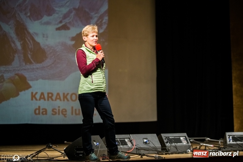 Zdjęcie w galerii na portalu naszraciborz.pl: Drugi dzień Raciborskiego Festiwalu Podróżniczego Wiatraki wiadomości z regionu