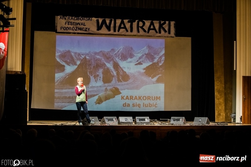 Zdjęcie w galerii na portalu naszraciborz.pl: Drugi dzień Raciborskiego Festiwalu Podróżniczego Wiatraki wiadomości z regionu