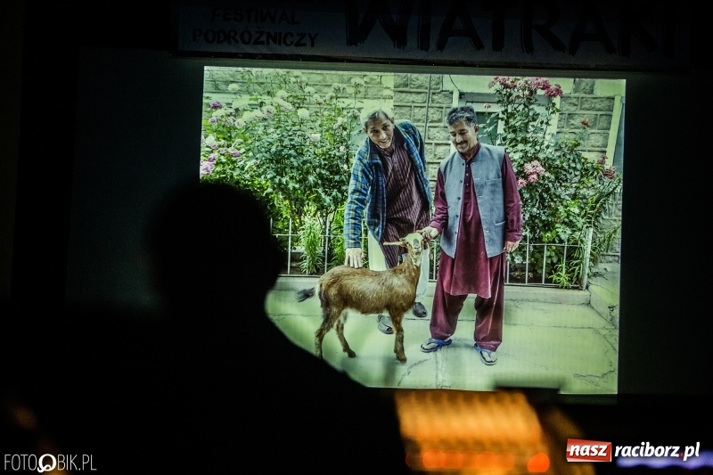 Zdjęcie w galerii na portalu naszraciborz.pl: Drugi dzień Raciborskiego Festiwalu Podróżniczego Wiatraki wiadomości z regionu