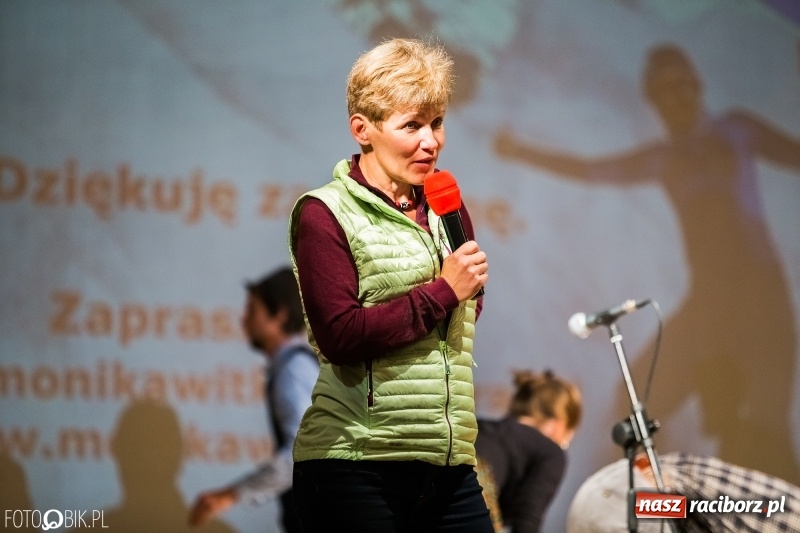 Zdjęcie w galerii na portalu naszraciborz.pl: Drugi dzień Raciborskiego Festiwalu Podróżniczego Wiatraki wiadomości z regionu