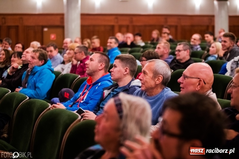 Zdjęcie w galerii na portalu naszraciborz.pl: Drugi dzień Raciborskiego Festiwalu Podróżniczego Wiatraki wiadomości z regionu