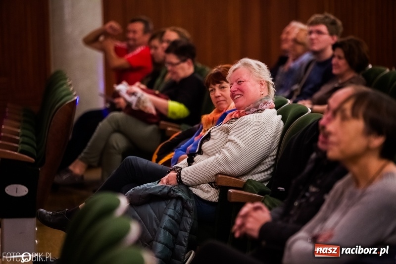 Zdjęcie w galerii na portalu naszraciborz.pl: Drugi dzień Raciborskiego Festiwalu Podróżniczego Wiatraki wiadomości z regionu