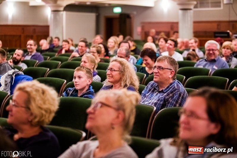 Zdjęcie w galerii na portalu naszraciborz.pl: Drugi dzień Raciborskiego Festiwalu Podróżniczego Wiatraki wiadomości z regionu