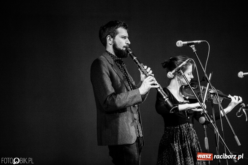 Zdjęcie w galerii na portalu naszraciborz.pl: Drugi dzień Raciborskiego Festiwalu Podróżniczego Wiatraki wiadomości z regionu